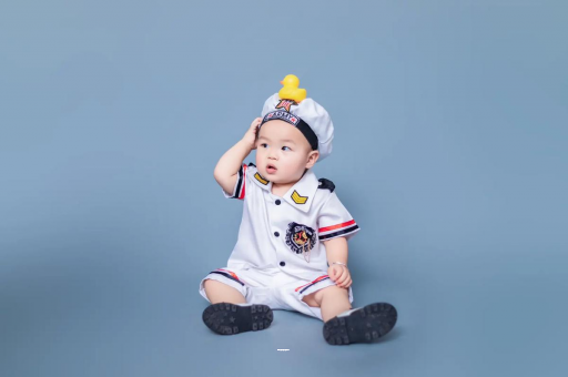 馆陶宝宝频繁使劲扭动哼唧